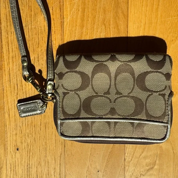 COACH wristlet - Picture 2 of 3
